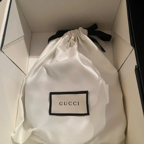 Gucci Leather Belt with Double G Buckle - Picture 5 of 11